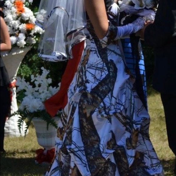 Mossy Oak wedding / Graduation gown - Picture 3 of 3